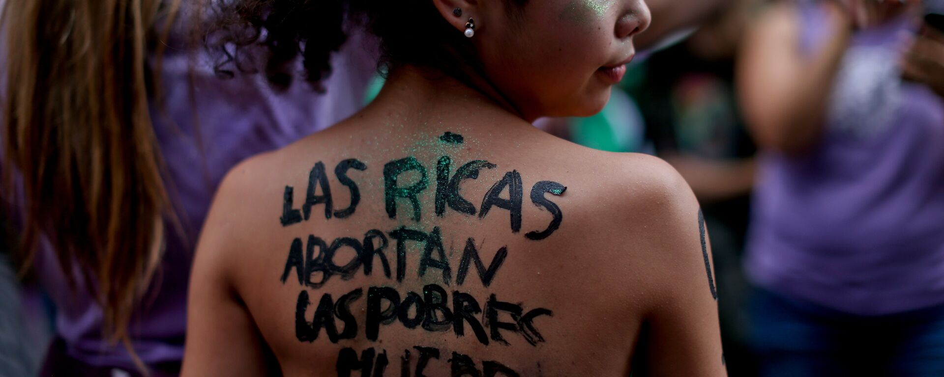 Manifestante a favor del aborto legal en Argentina - Sputnik Mundo, 1920, 06.04.2022