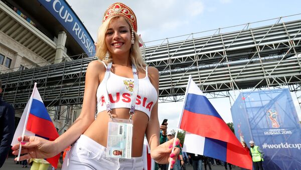 Una hincha de la selección rusa - Sputnik Mundo