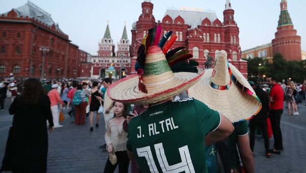 Hinchas mexicanos en el Mundial de Rusia 2018 - Sputnik Mundo