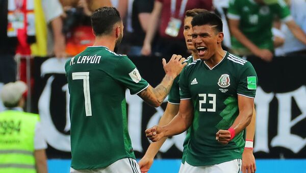Los futbolistas de la selección mexicana en el partido Alemania - México - Sputnik Mundo