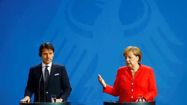 El primer ministro italiano, Giuseppe Conte y la canciller alemana, Angela Merkel - Sputnik Mundo