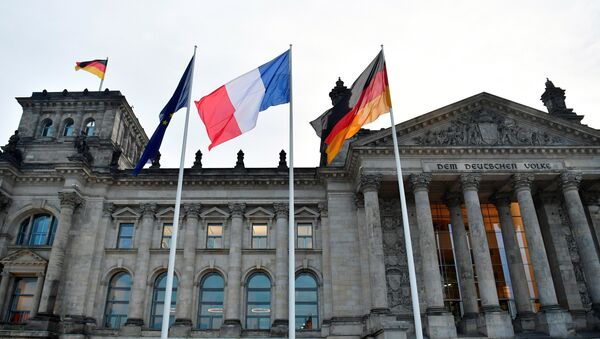 Banderas de la UE, Francia y Alemania - Sputnik Mundo