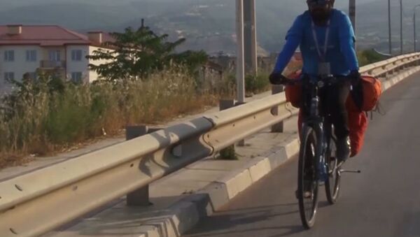 Hincha indio, en camino al Mundial de Rusia en una bicicleta - Sputnik Mundo