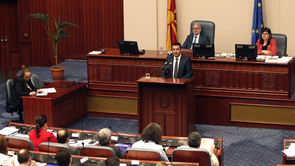 El primer ministro de Macedonia, Zoran Zaev, interviene ante el Parlamento del país - Sputnik Mundo