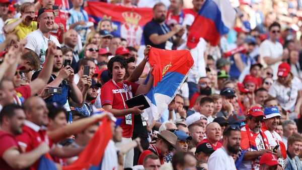 Aficionados serbios en el Mundial Rusia 2018 - Sputnik Mundo
