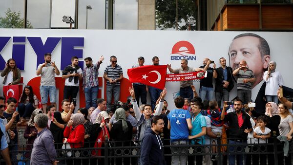 Los partidarios del presidente turco, Recep Tayyip Erdogan, durante las elecciones - Sputnik Mundo