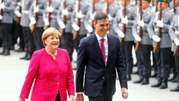 La canciller de Alemania, Ángela Merkel, y el presidente del Gobierno de España, Pedro Sánchez - Sputnik Mundo