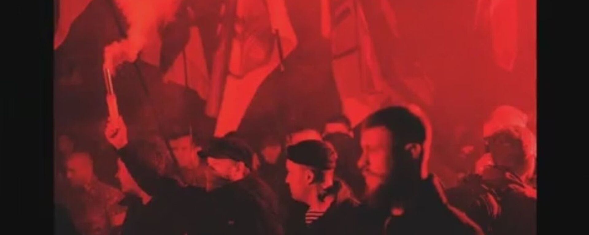 Marcha de los héroes, los veteranos del batallón de Azov, 2015. Serguéi Sanovski, en el centro - Sputnik Mundo, 1920, 27.06.2018