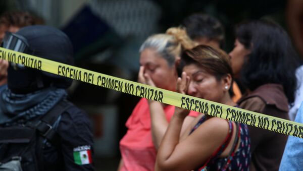 Una escena del crimen debido a la violencia en México - Sputnik Mundo