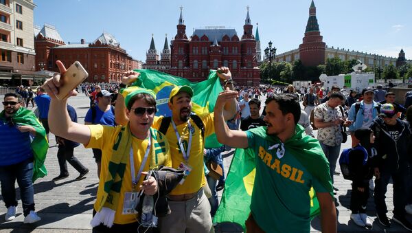 Hinchas brasileños en Rusia - Sputnik Mundo