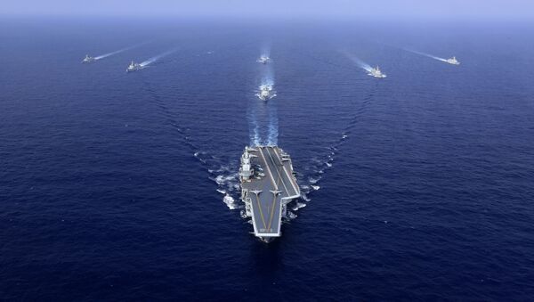 Un grupo naval chino, encabezado por el portaviones Liaoning (archivo) - Sputnik Mundo