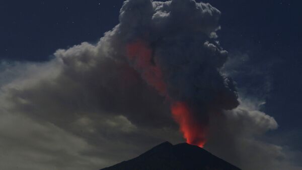 La erupción del volcán Agung, Bali - Sputnik Mundo