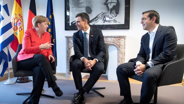 La canciller alemana, Angela Merkel, el presidente del Gobierno español, Pedro Sánchez, y el primer ministro de Grecia, Alexis Tsipras - Sputnik Mundo