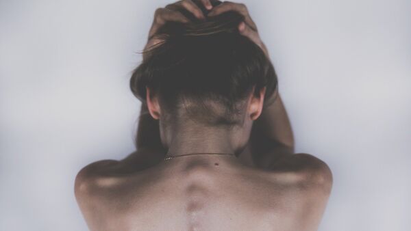Una mujer de espaldas (imagen referencial) - Sputnik Mundo