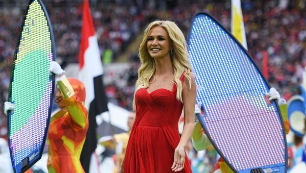 Viktoria Lopiriova, embajadora de la Copa Mundial de la FIFA Rusia 2018, durante la apertura del Mundial - Sputnik Mundo