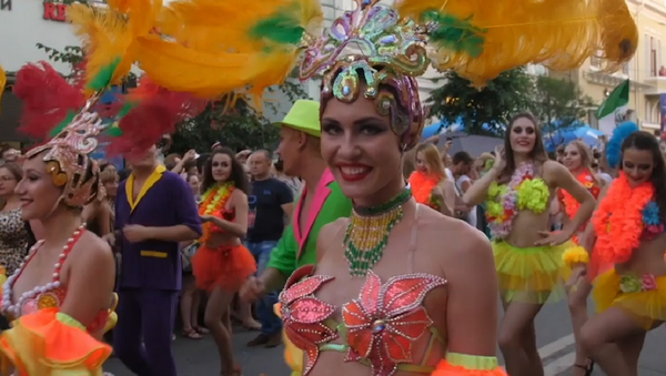 El carnaval de Brasil inunda las calles de Samara - Sputnik Mundo