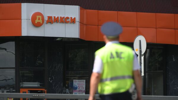 Un policía en el lugar de secuestro en el supermercado de Moscú - Sputnik Mundo