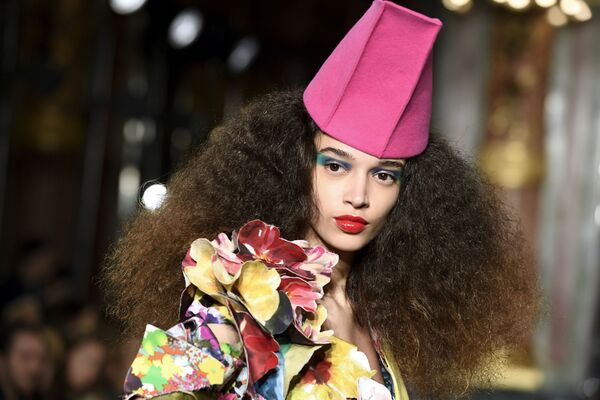 ¿En serio? Los conjuntos más locos de la Semana de la Moda de París - Sputnik Mundo
