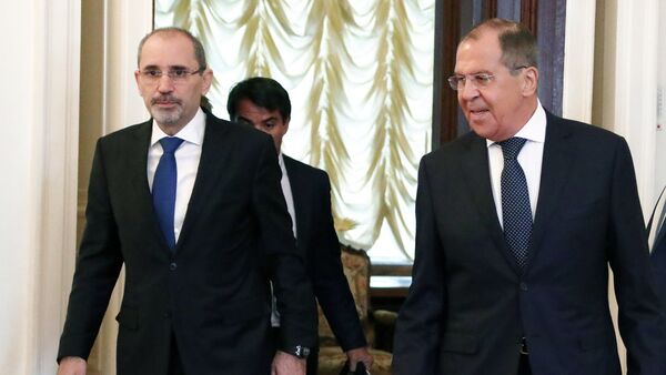 El Ministro de Asuntos Exteriores jordano, Ayman Safadi, y el canciller ruso, Serguéi Lavrov - Sputnik Mundo