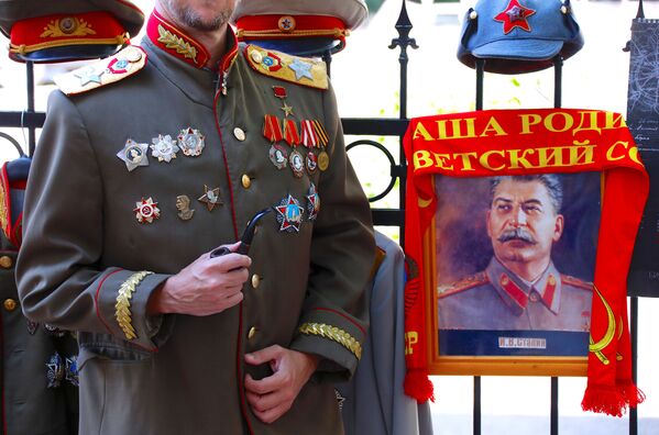 Hinchas extranjeros descubren los secretos de Stalin - Sputnik Mundo