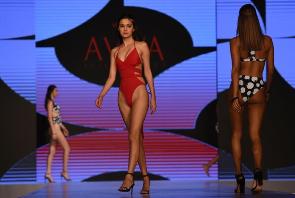 Asia semidesnuda: los modelos más deslumbrantes de la Swim Week Colombo - Sputnik Mundo