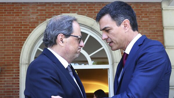 El presidente de la Generalitat, Quim Torra, y el presidente del Gobierno español, Pedro Sánchez (archivo) - Sputnik Mundo
