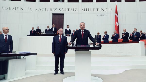 Recep Tayyip Erdogan juramenta como presidente de Turquía - Sputnik Mundo