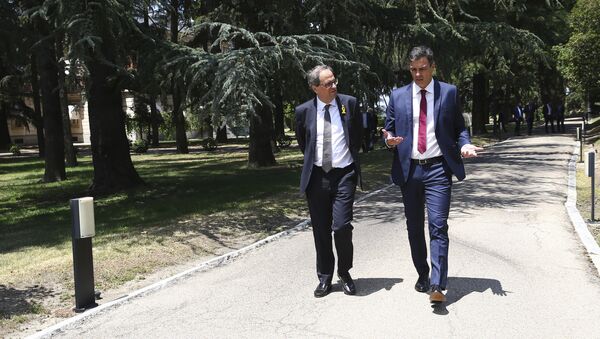El presidente de la Generalitat, Quim Torra, y el presidente del Gobierno español, Pedro Sánchez (archivo) - Sputnik Mundo