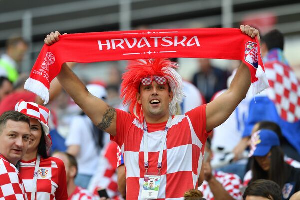 Un hincha de Croacia durante el Mundial de Rusia - Sputnik Mundo