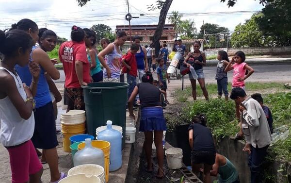 Derrame de crudo deja sin agua potable a una parte de la población del este de Venezuela - Sputnik Mundo