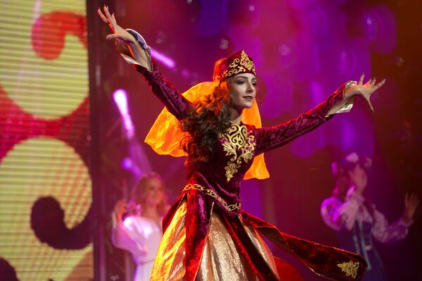 Coronan en Bielorrusia a la Reina de la Primavera - Sputnik Mundo