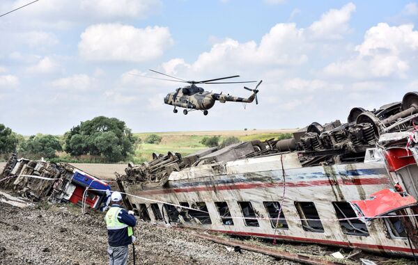 El accidente de un tren de pasajeros en Turquía se cobró la vida de varias personas. - Sputnik Mundo