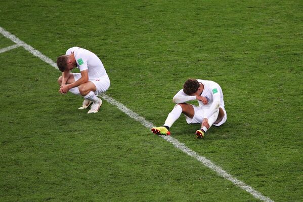 Los jugadores de Inglaterra, después del partido contra Croacia correspondiente a las semifinales del Mundial de fútbol. - Sputnik Mundo