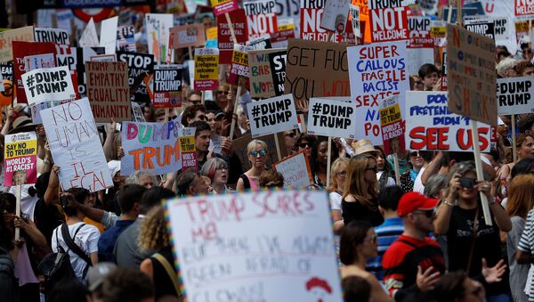 Manifestaciones de protesta contra la visita de Trump a Reino Unido - Sputnik Mundo