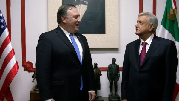 El secretario de Estado (canciller) de EEUU, Mike Pompeo, y el presidente electo de México, Andrés Manuel López Obrador - Sputnik Mundo