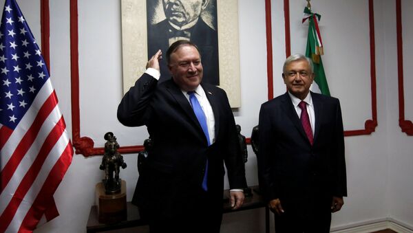 El secretario de Estado de EEUU, Mike Pompeo, y el presidente electo de México, Andrés Manuel López Obrador - Sputnik Mundo