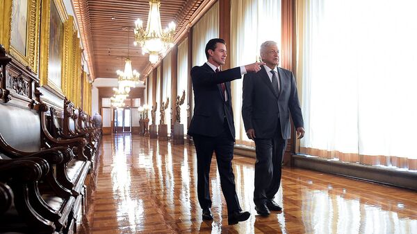 El presidente saliente de México, Enrique Peña Nieto, y quien será su sucesor a partir del 1 de diciembre, Andrés Manuel López Obrador - Sputnik Mundo