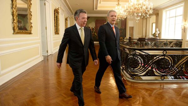 El presidente de Colombia, Juan Manuel Santos, y el presidente electo, Iván Duque - Sputnik Mundo