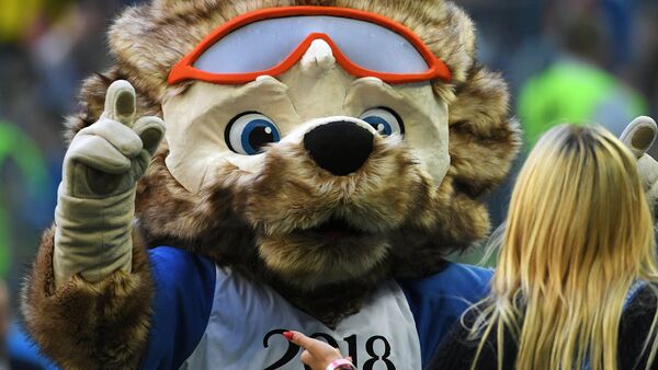 La mascota oficial del Mundial 2018 en Rusia, el lobo Zabivaka - Sputnik Mundo