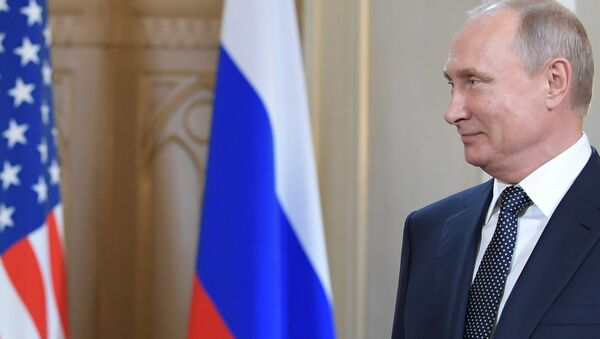 Trump y Putin se reunen en el palacio presidencial para su primera cumbre oficial - Sputnik Mundo