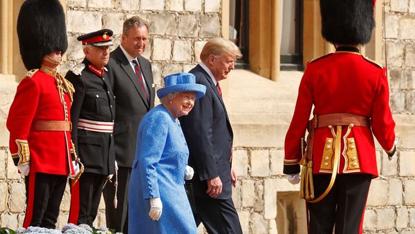 La reina Isabel II y el presidente de EEUU, Donald Trump - Sputnik Mundo