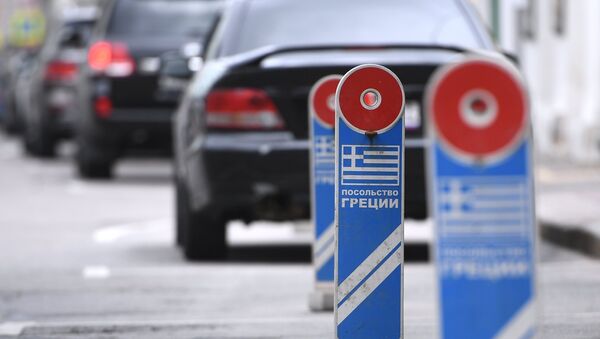 El estacionamiento cerca de la Embajada de Grecia en Moscú - Sputnik Mundo