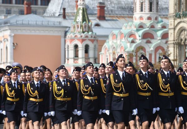 El orgullo de Rusia: la Plaza Roja alberga la graduación de los futuros defensores del país - Sputnik Mundo