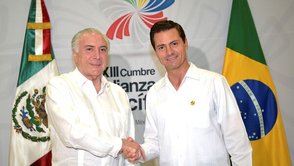 El presidente de Brasil, Michel Temer y el presidente saliente de México, Enrique Peña Nieto - Sputnik Mundo