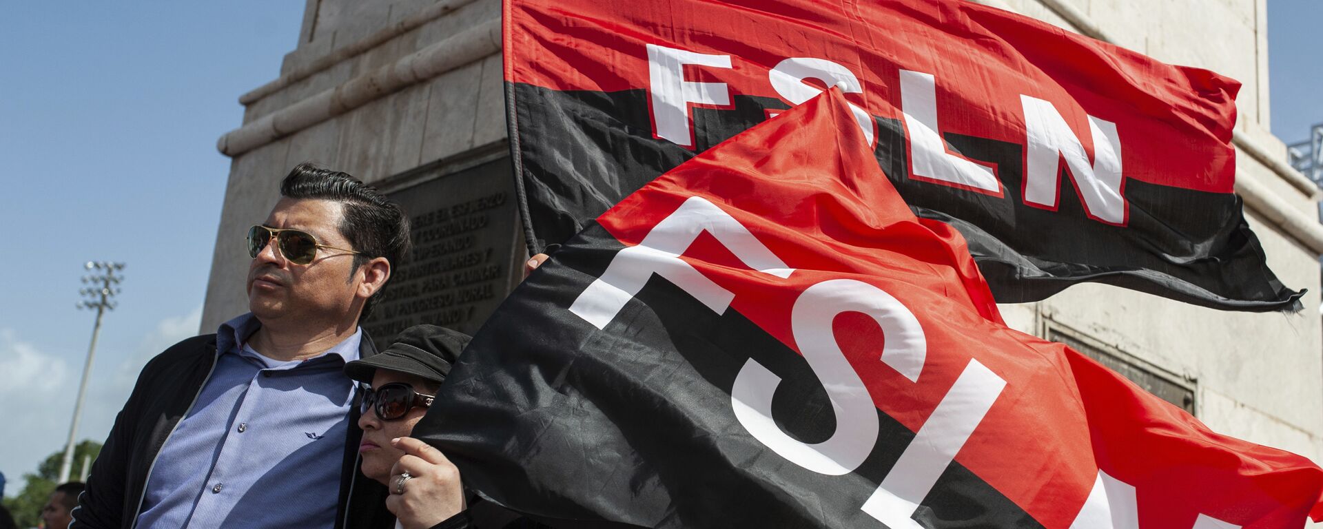 Sandinista porta las banderas del FSLN en el 39 Aniversario de la Revolución nicaraguense - Sputnik Mundo, 1920, 07.09.2021