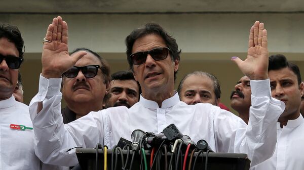 El líder del partido centrista Movimiento por la Justicia (PTI) de Pakistán, Imran Khan - Sputnik Mundo
