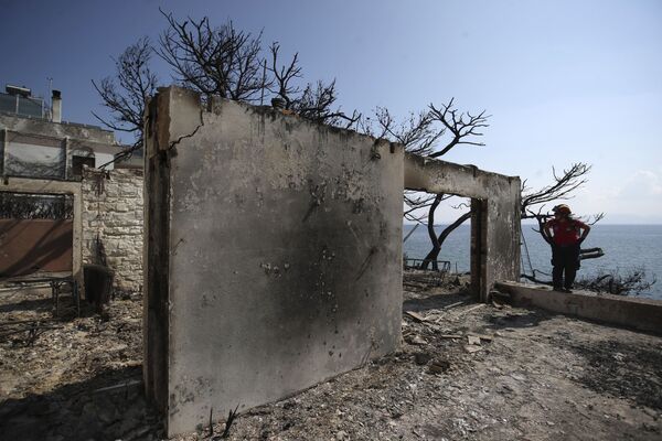 Una tragedia indescriptible: los incendios forestales asolan Grecia - Sputnik Mundo