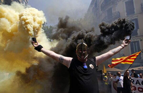 Manifestación de taxistas en Barcelona. - Sputnik Mundo