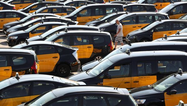 Taxistas protestan contra Uber y Cabify - Sputnik Mundo
