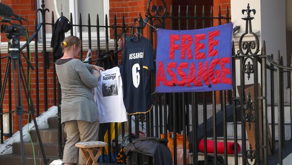 La embajada de Ecuador en el Reino Unido donde se encuentra Julian Assange - Sputnik Mundo